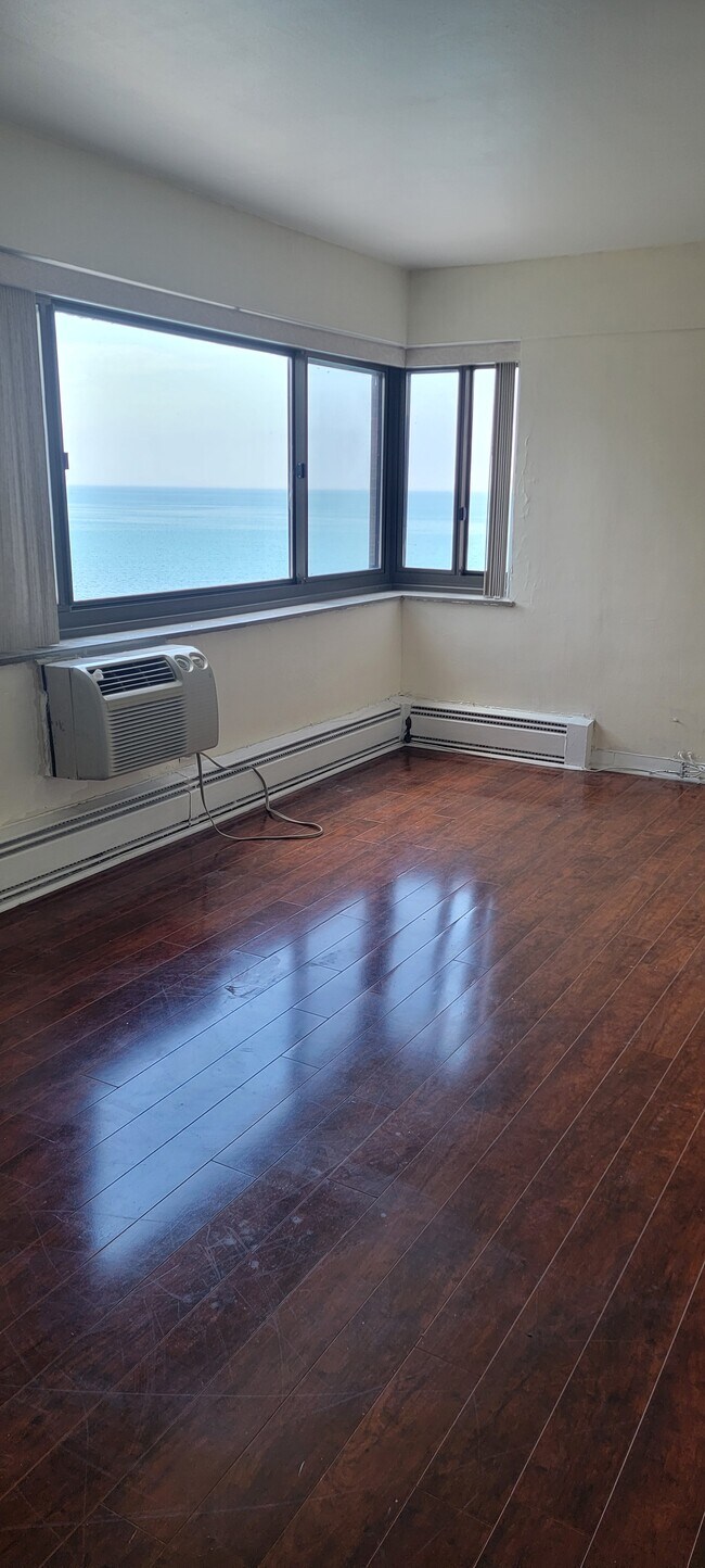 Foto del edificio - 7337 S South Shore Dr