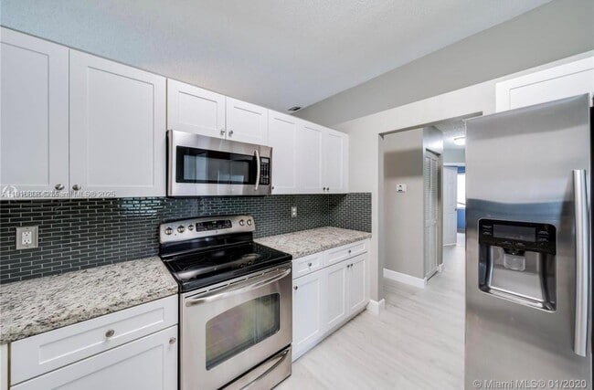 Foto del edificio - 20421 SW 1st St