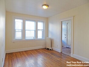 Building Photo - 244 Kelton St