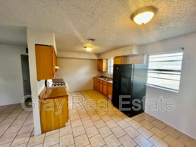 Building Photo - 3400 Governor Harris Dr