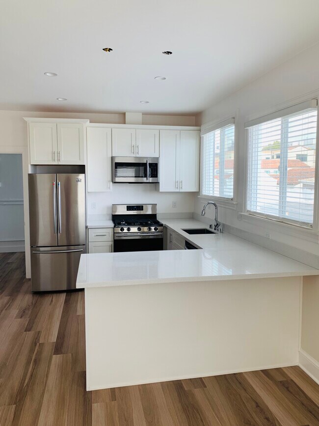 Elegant kitchen bar design. - 2197 Golden Gate Avenue