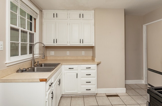 Building Photo - 2033 Friley Rd