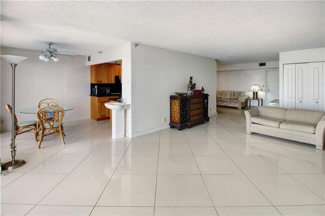 Building Photo - 290 174th St St