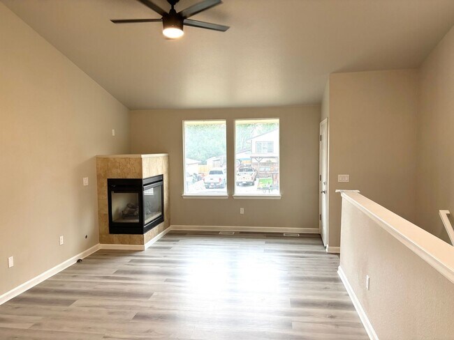Foto del edificio - Stunning 4 bed 2 bath rental near Regis in...