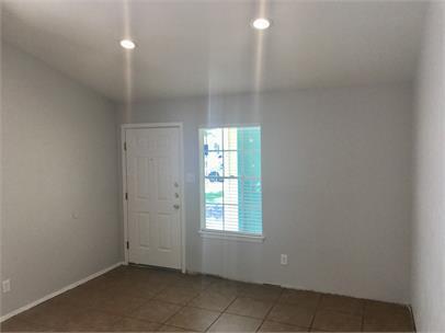 Foto del edificio - 2/1 Duplex in Great North Austin Location
