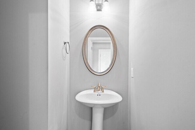 Foto del edificio - Gorgeous Single-Family with a Large Fenced Backyard!