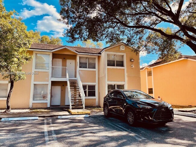 Foto del edificio - 2201 SW 80th Terrace
