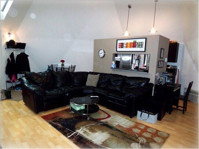 Foto del edificio - 5900 Goldenrod Ln N