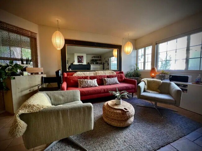 Foto del edificio - Furnished 2 bed 2 bath Calabasas condo!
