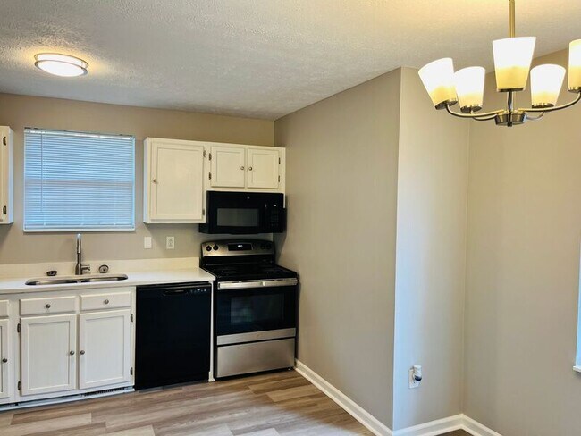 Building Photo - 4005 Calumet Dr
