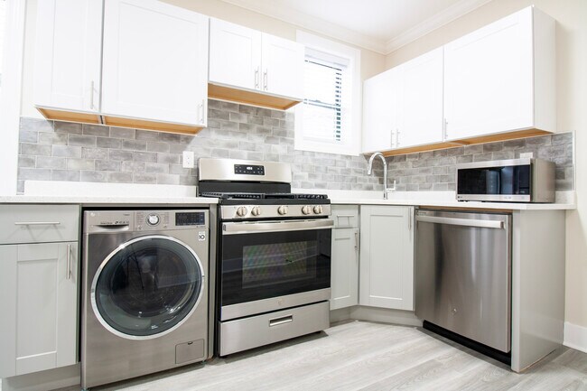 Foto del edificio - 3845 N Greenview Ave