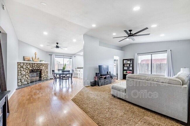 Foto del edificio - 26262 Chatsworth Ct