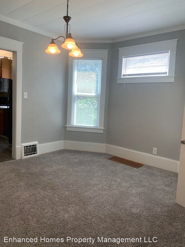 Building Photo - 5 br, 1 bath House - 1104 3rd St.