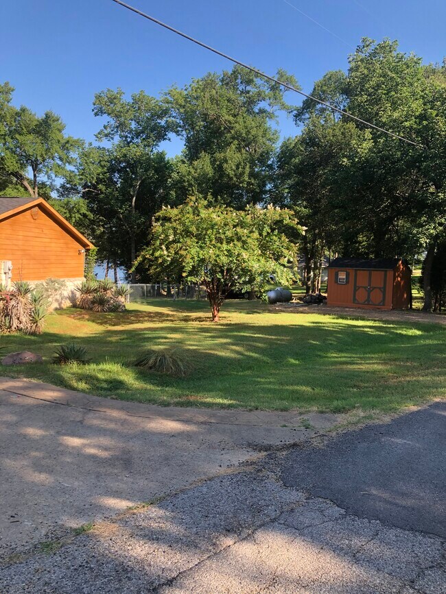 Building Photo - 5083 Buena Vista