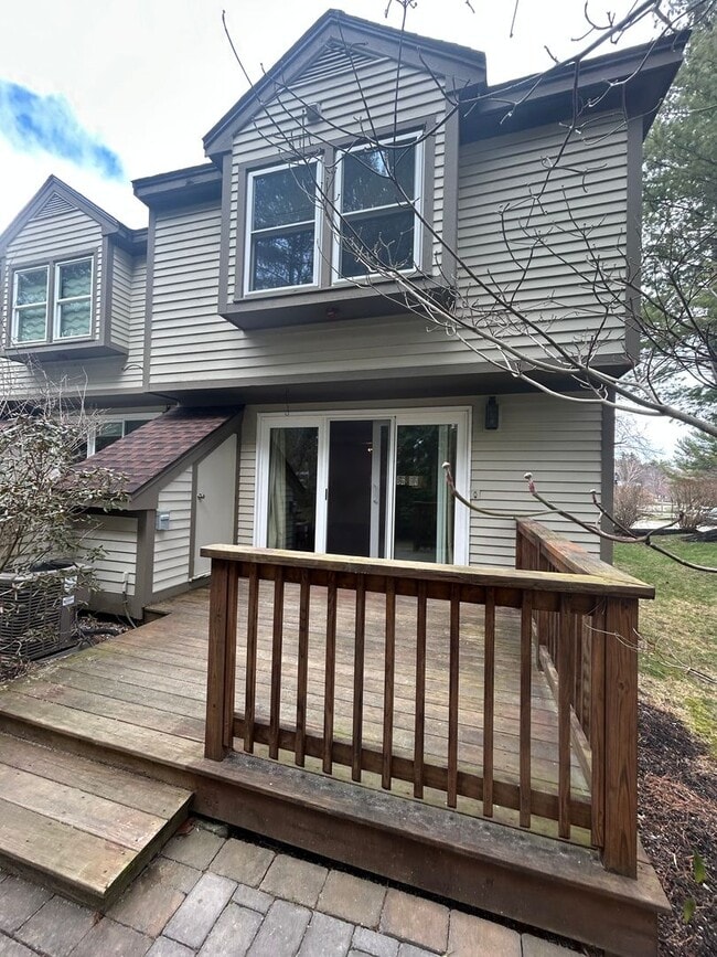 Building Photo - Spacious End Unit Condo in Dover | Available Now | Pet Friendly!