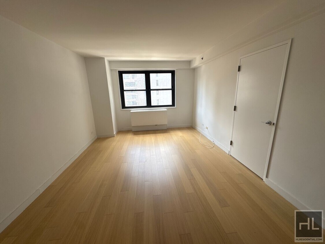 Primary Photo - East 39th Street