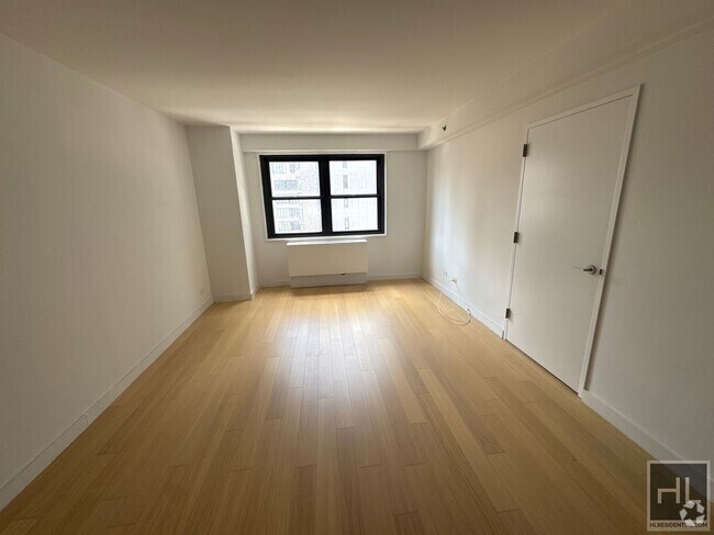 Building Photo - East 39th Street