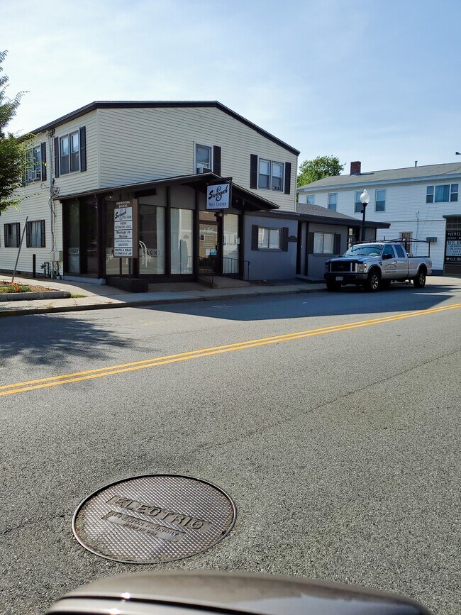 Vista de la calle - 104 N Main St