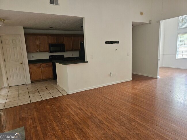 Building Photo - 40 Summerwood Ln