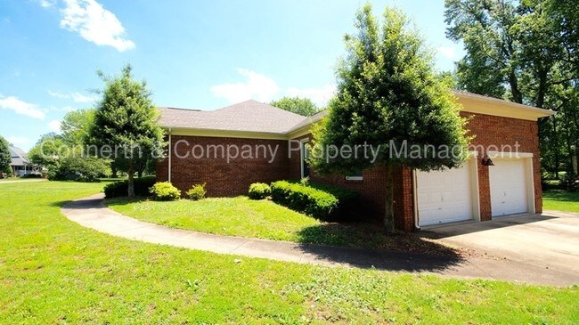 Building Photo - 2800 Trelawny Dr