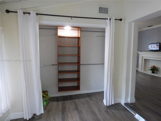 Foto del edificio - 2148 NE 182nd St