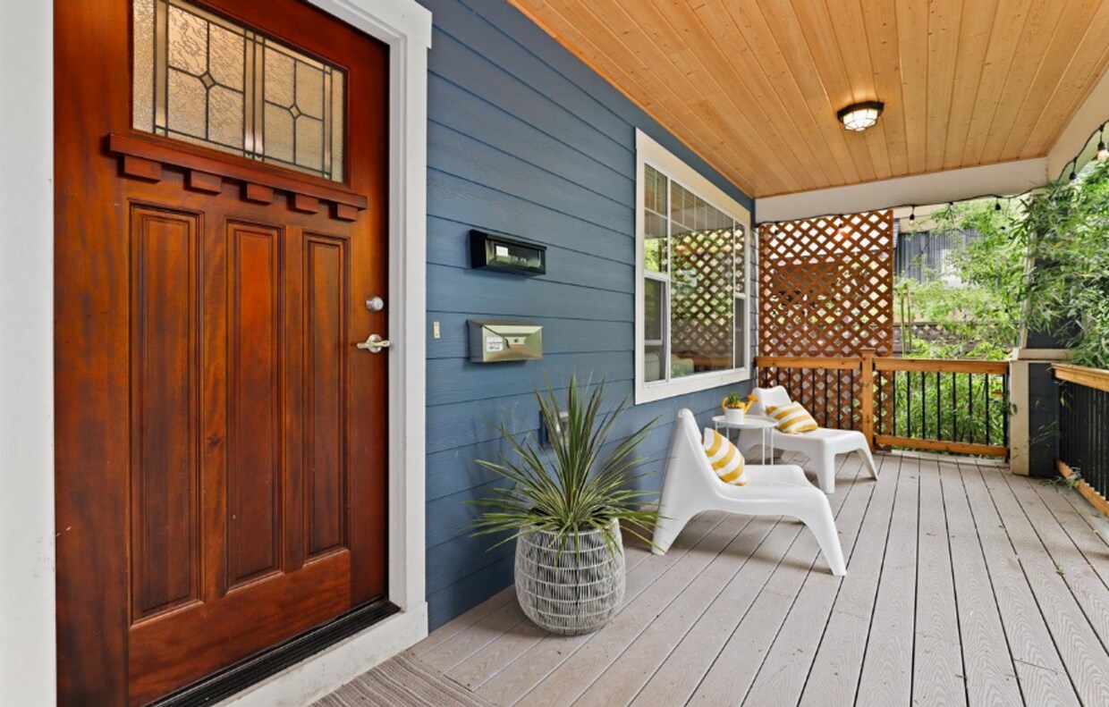 Foto principal - *COMING SOON* Gorgeous 4 Bedroom Home Loca...