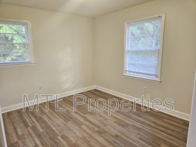 Building Photo - 1445 Pine Spring Dr