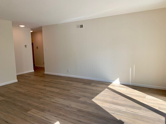 Building Photo - 30 Corwin St