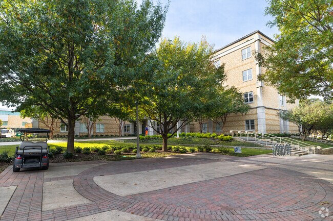 Alternar - TCU Moncrief Hall