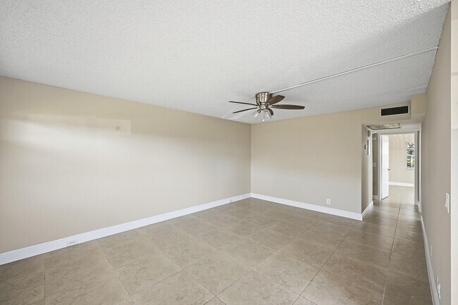 Foto del edificio - 476 Fanshaw L