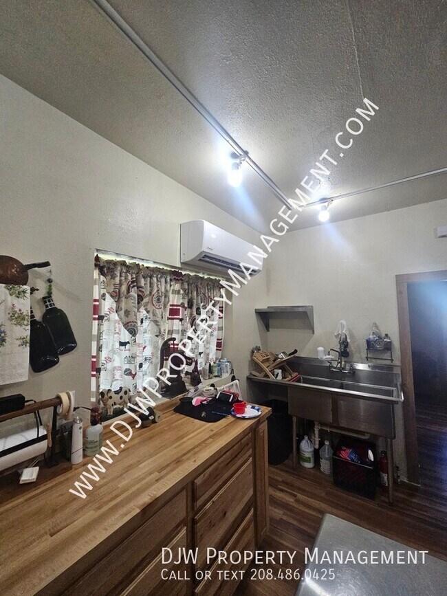 Foto del edificio - 307 W 3rd St