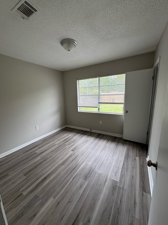 Building Photo - 146 Cherokee Cir