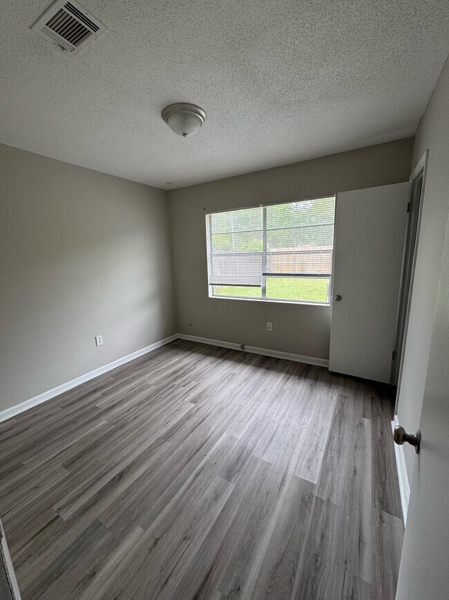 Foto del edificio - 146 Cherokee Cir