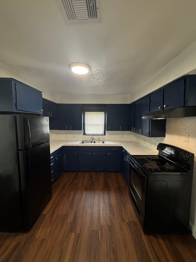 Building Photo - 309 J Johnson