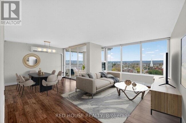 Photo du bâtiment - 75 Queen St N