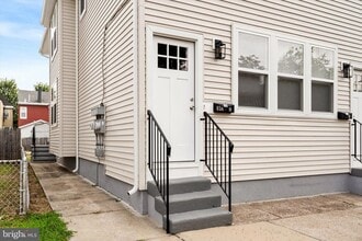 Building Photo - 656 Schiller Ave