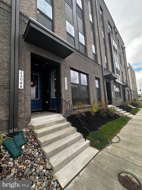 Building Photo - 2504 W Peninsula Dr