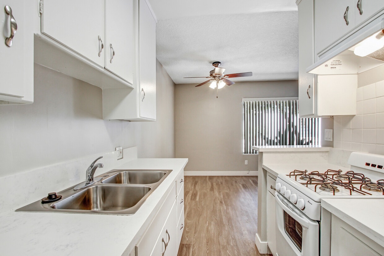 The McLaughlin Avenue Apartments Apartments in Los Angeles, CA