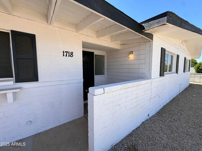 Building Photo - 1718 W Oraibi Dr