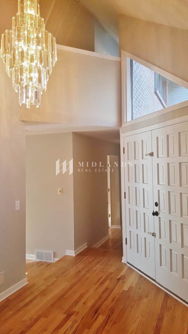 Foto del edificio - Stunning Updated Rockbrook Home