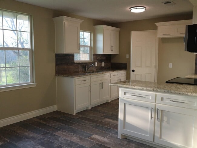 Building Photo - 210 Joseph St