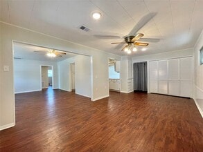 Building Photo - 1112 Southampton Dr