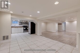 Building Photo - 606 Conacher Dr