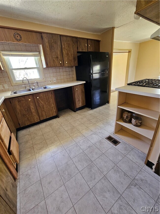 Foto del edificio - 9193 US-11