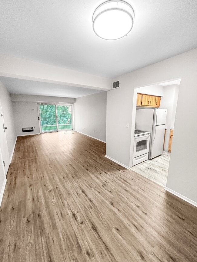 Building Photo - 5085 Sanlin Dr