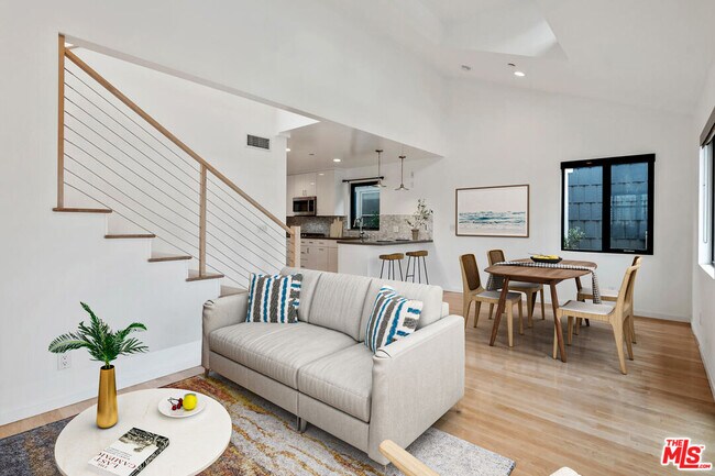 Building Photo - 1306 Cabrillo Ave