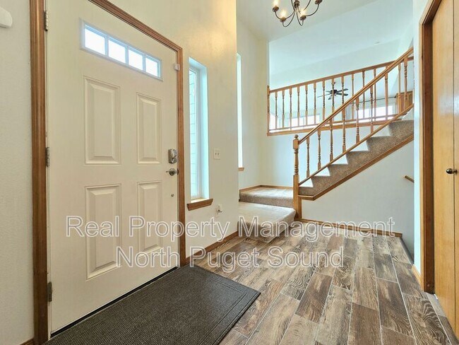Foto del edificio - 8021 Olympic View Pl NW