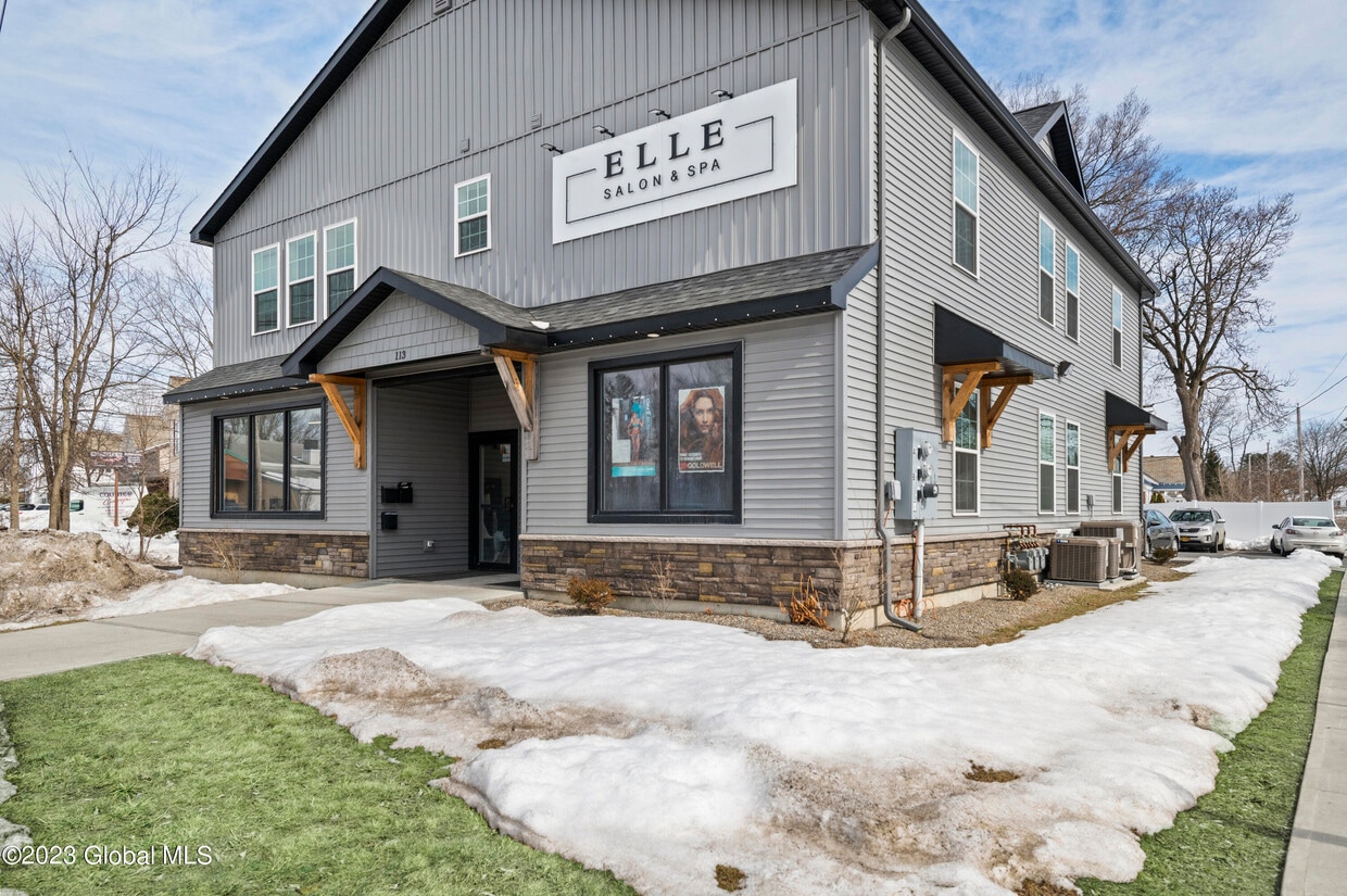 113 Saratoga Ave Unit B, South Glens Falls, NY 12803 Room for Rent in