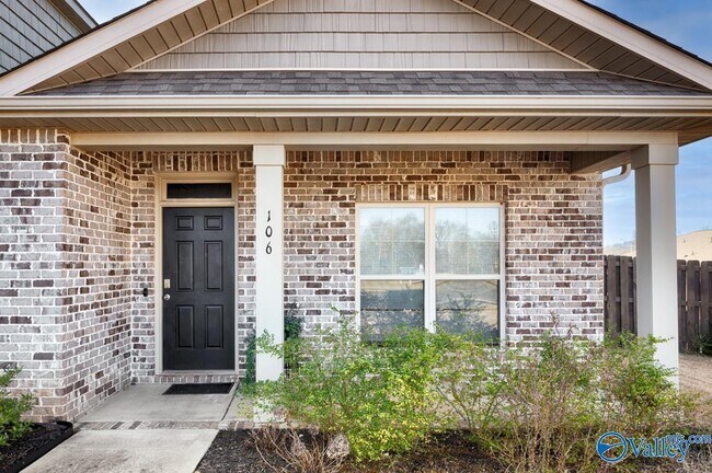 Foto del edificio - 106 Oak Fletcher Dr