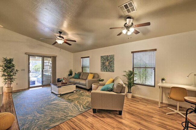 Foto del edificio - 1021 S 167th Ln